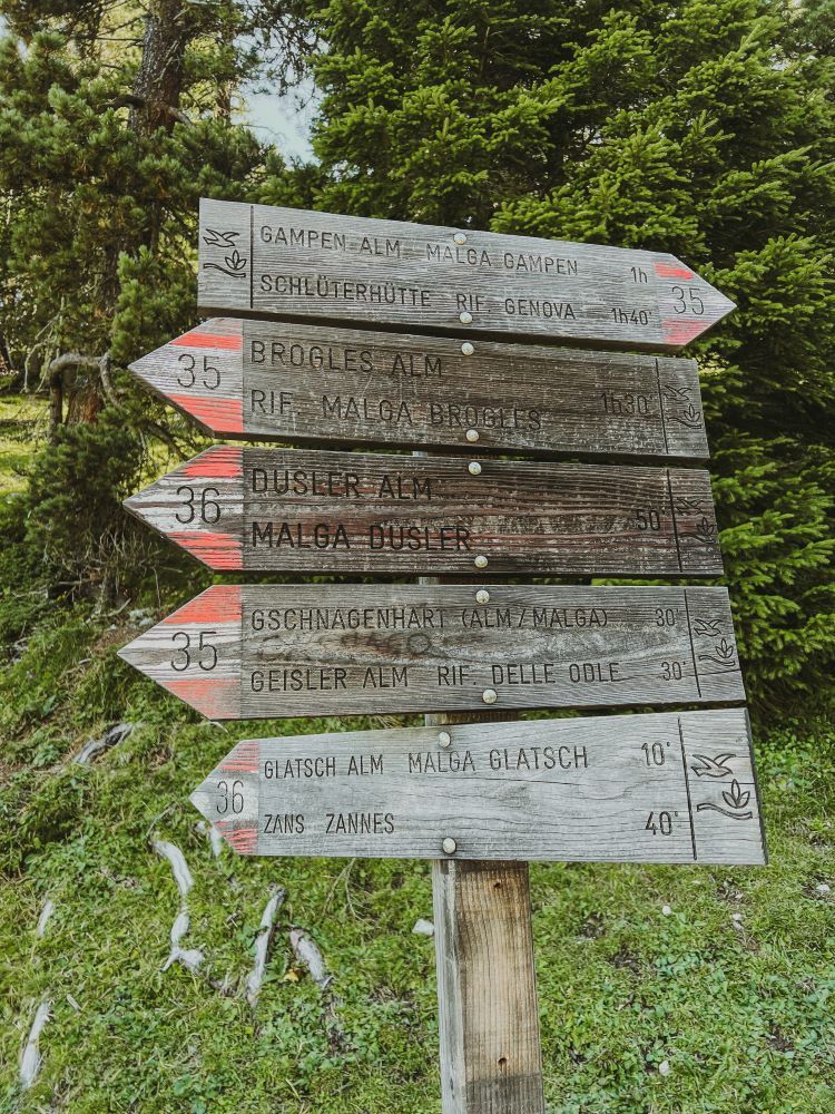 señales montaña de madera Refugio de Odle